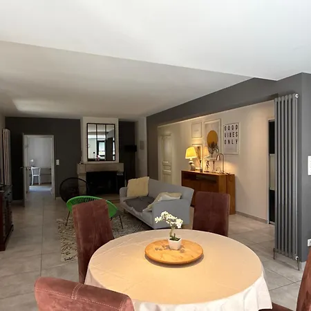 Hébergement de vacances Le Clos Sarrail Maison Centre Jardin 8 Personnes *