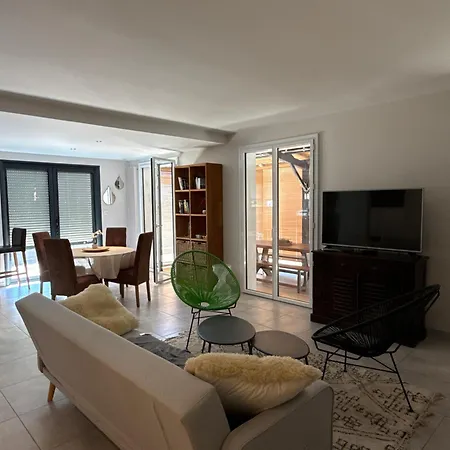 Le Clos Sarrail Maison Centre Jardin 8 Personnes Casa de Férias Bressuire