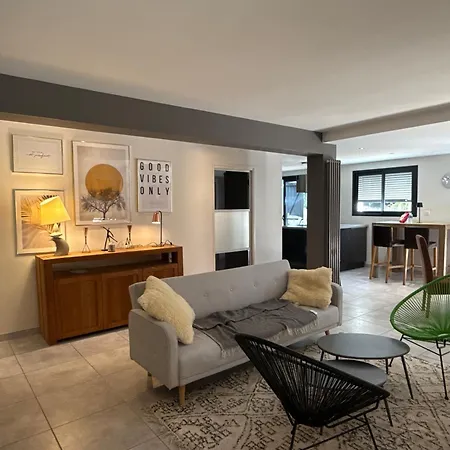 Le Clos Sarrail Maison Centre Jardin 8 Personnes Hébergement de vacances Bressuire
