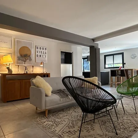 Hébergement de vacances Le Clos Sarrail Maison Centre Jardin 8 Personnes *