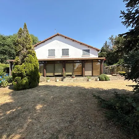 Casa de Férias Le Clos Sarrail Maison Centre Jardin 8 Personnes Bressuire