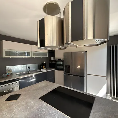 Le Clos Sarrail Maison Centre Jardin 8 Personnes