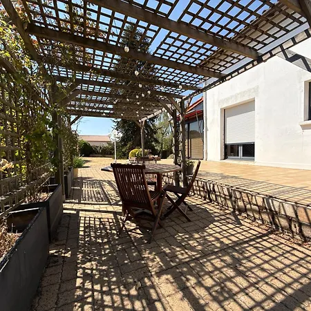 Le Clos Sarrail Maison Centre Jardin 8 Personnes * Bressuire