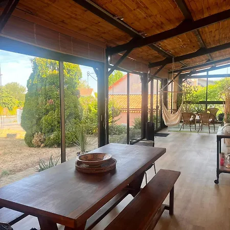Le Clos Sarrail Maison Centre Jardin 8 Personnes Hébergement de vacances